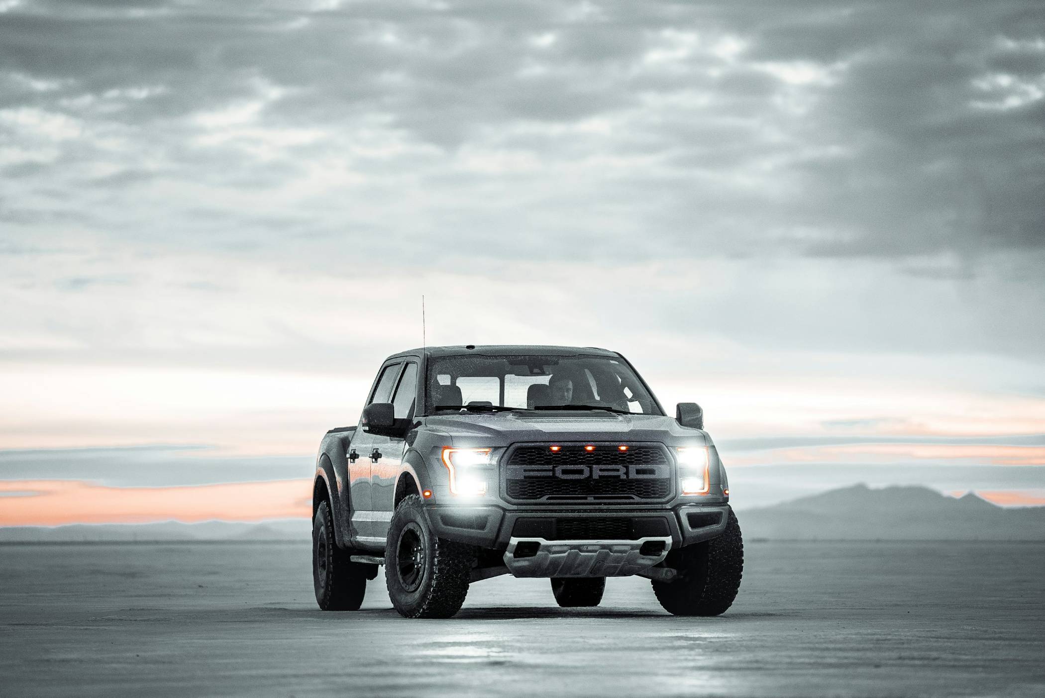 2025 के लिए सर्वश्रेष्ठ मिड-साइज़ SUV